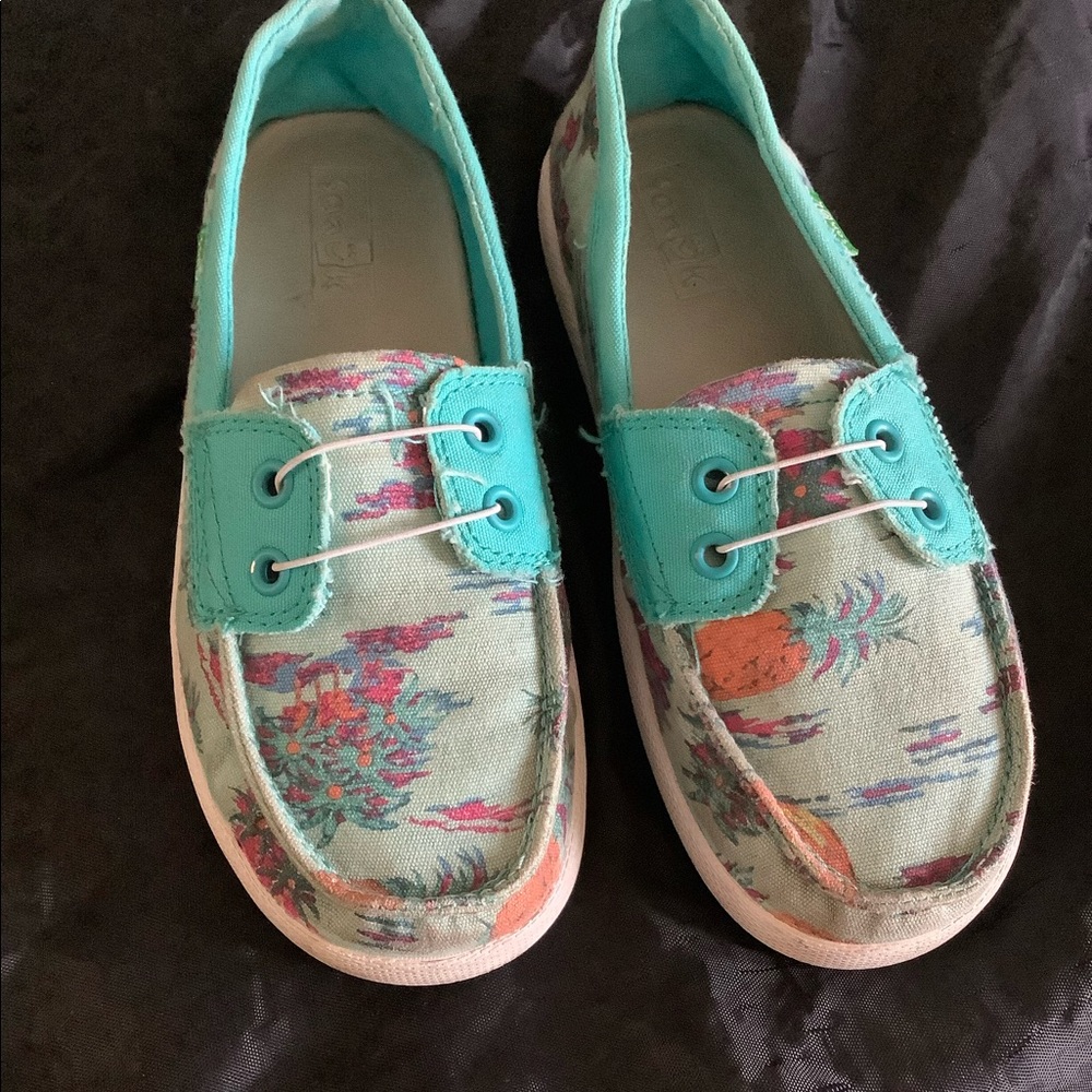Sanuk slide on tropical shoes